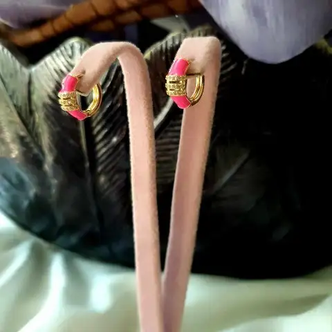 Pembe Mineli Mini Halka Küpe