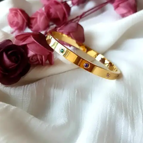 Renkli Zirkon Taşlı Marka Kelepçe Gold