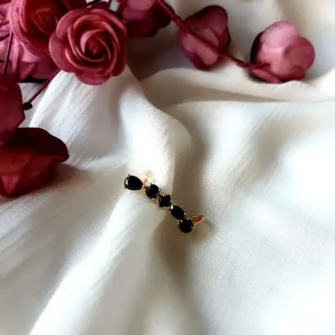 Siyah Kıkırdak Küpe 