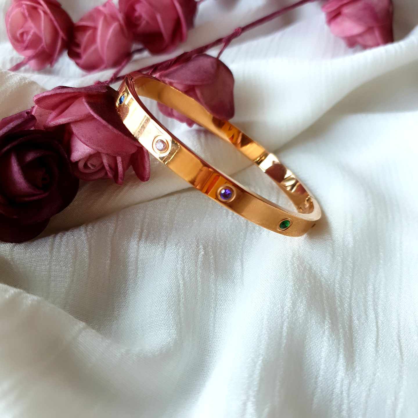 Renkli Zirkon Taşlı Marka Kelepçe Rose