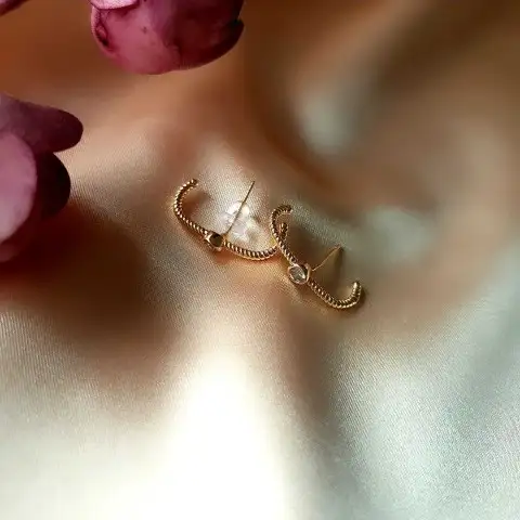 Tek Taş Burgu Küpe 