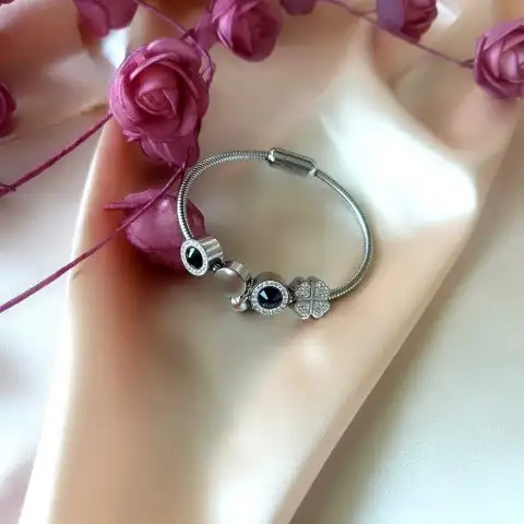 Siyah Taşlı Pandora 