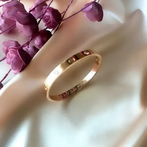 Büyük Boy Rose İçi Yazılı Marka Kelepçe 