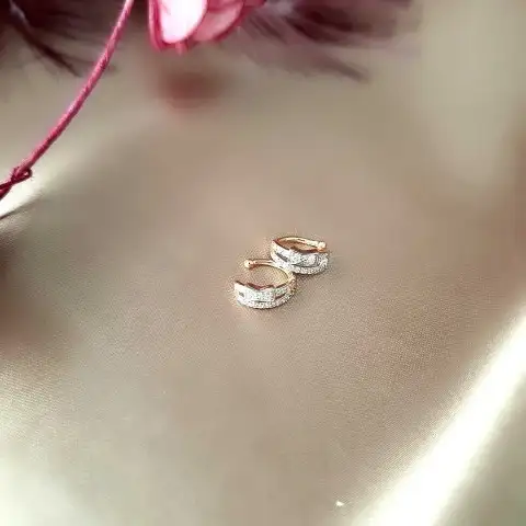 Fiyonk Zirkon Tek Kıkırdak Küpe