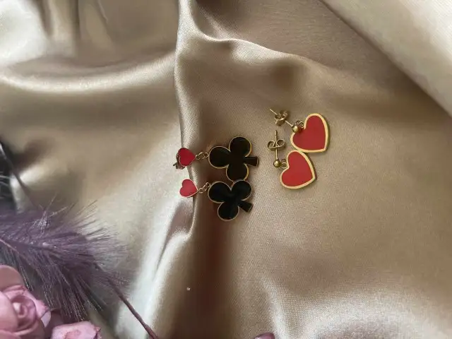 Figür çelik küpeler