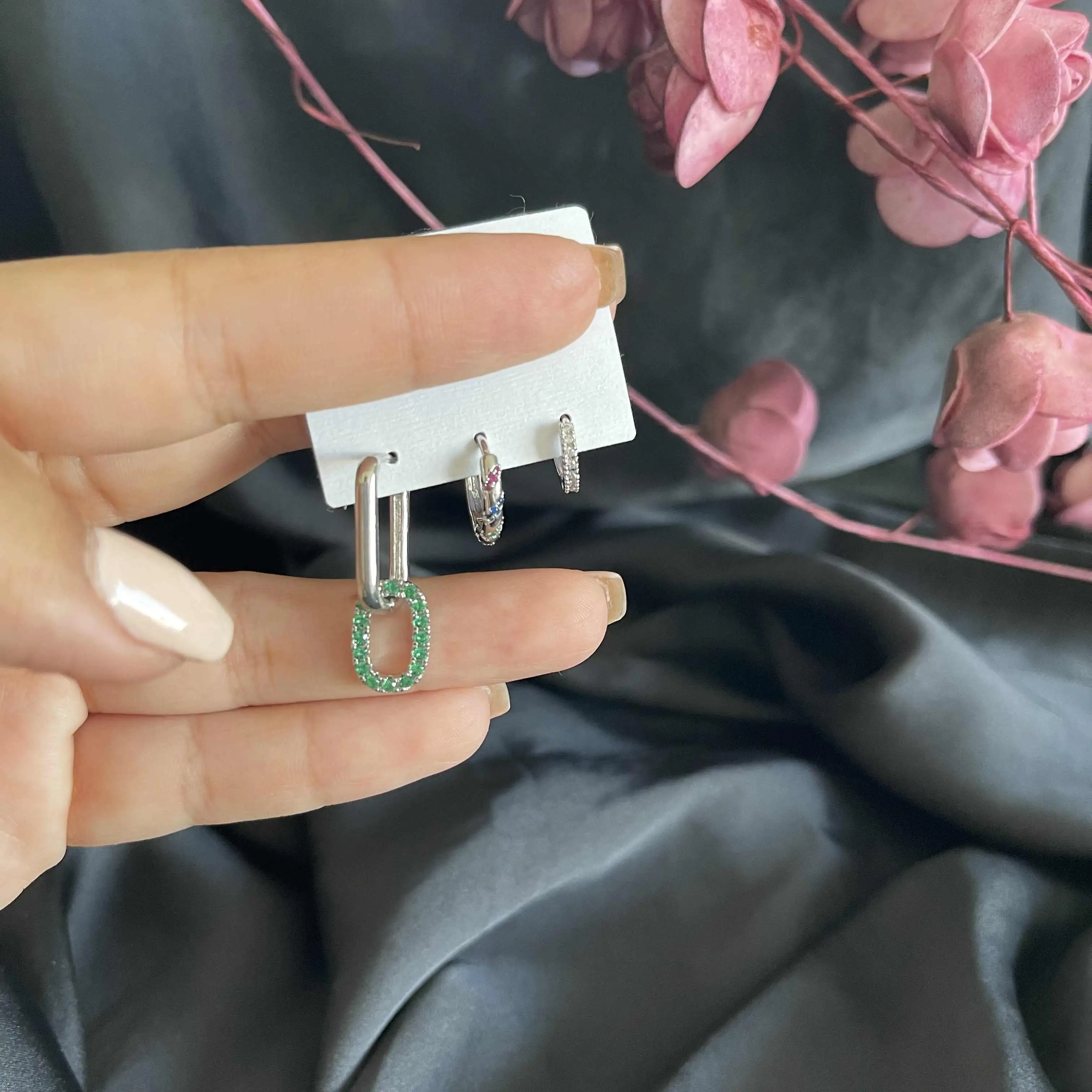 yeşil taş gümüş küpe seti 