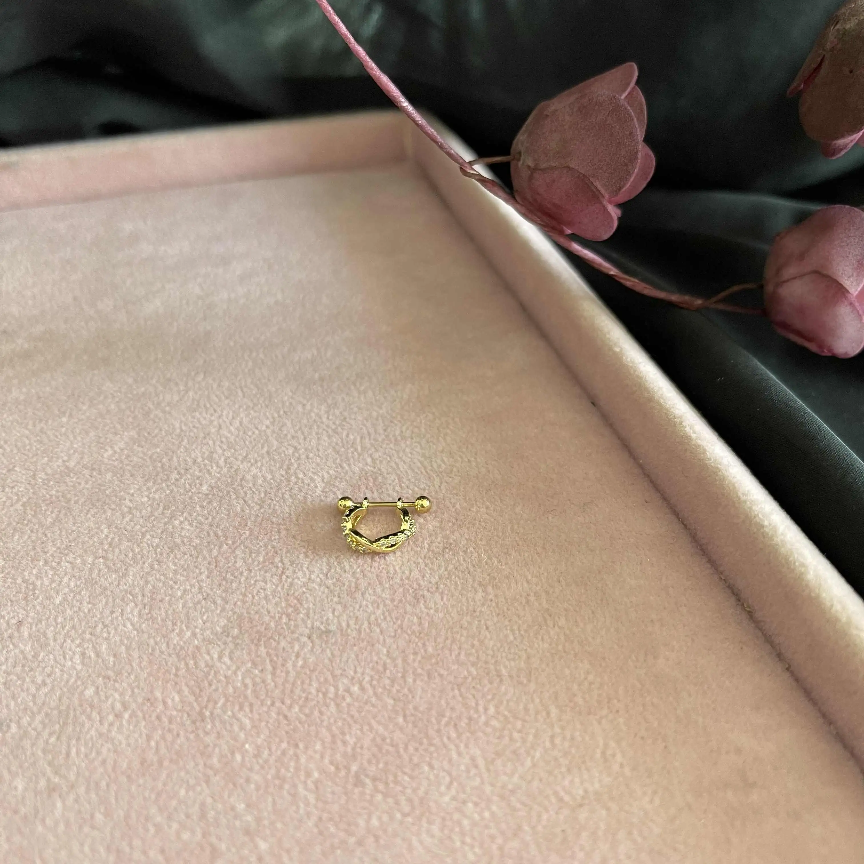 gold taşlı piercing 